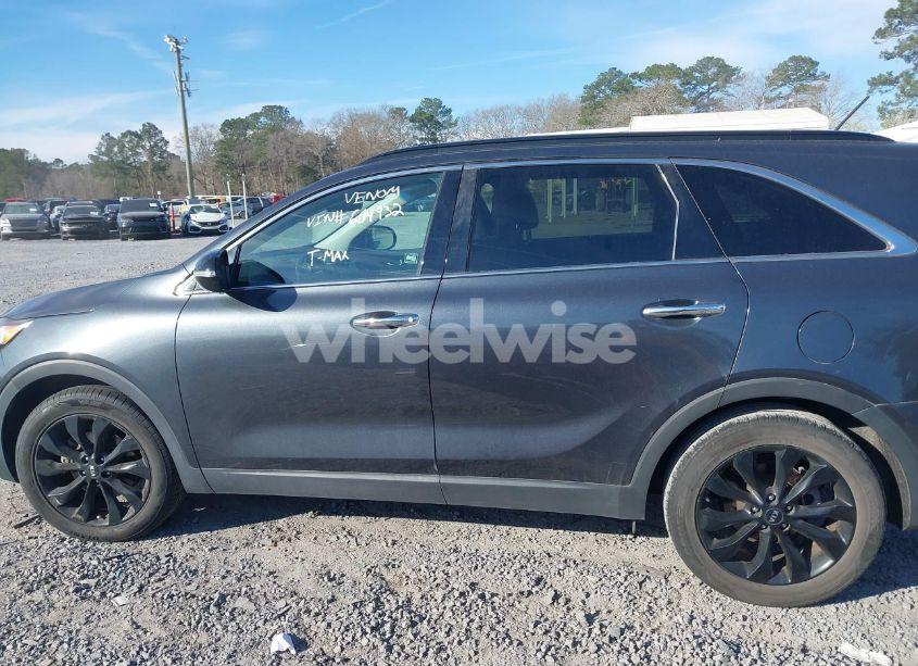 Photo 14 of 2019 Kia Sorento 3.3L S (VIN 5XYPG4A59KG604932)