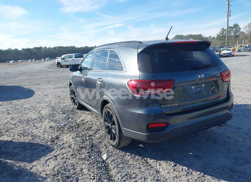 Photo 3 of 2019 Kia Sorento 3.3L S (VIN 5XYPG4A59KG604932)