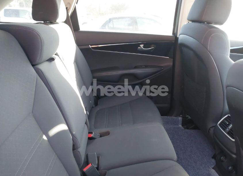 Photo 8 of 2019 Kia Sorento 3.3L S (VIN 5XYPG4A59KG604932)