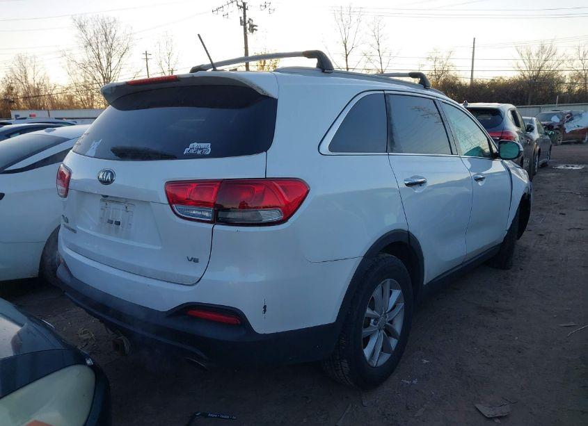 Photo 4 of 2016 Kia Sorento 3.3L LX (VIN 5XYPG4A5XGG131632)