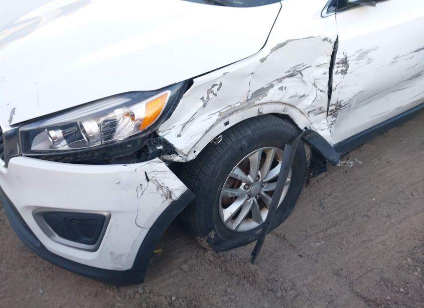 Photo 6 of 2016 Kia Sorento 3.3L LX (VIN 5XYPG4A5XGG131632)