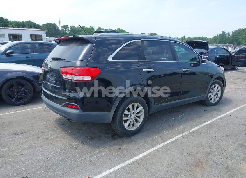 Photo 4 of 2016 Kia Sorento 3.3L LX (VIN 5XYPG4A5XGG140301)