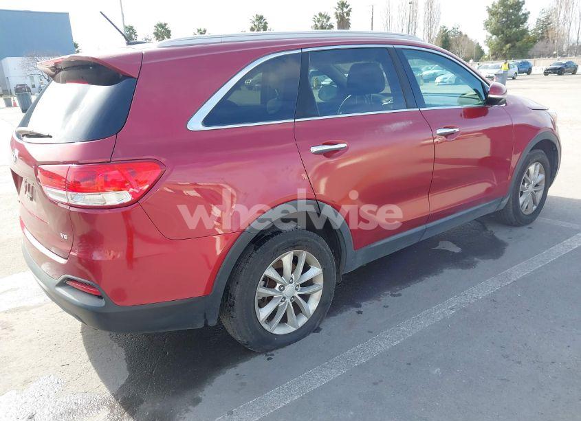 Photo 4 of 2017 Kia Sorento 3.3L LX (VIN 5XYPG4A5XHG196501)