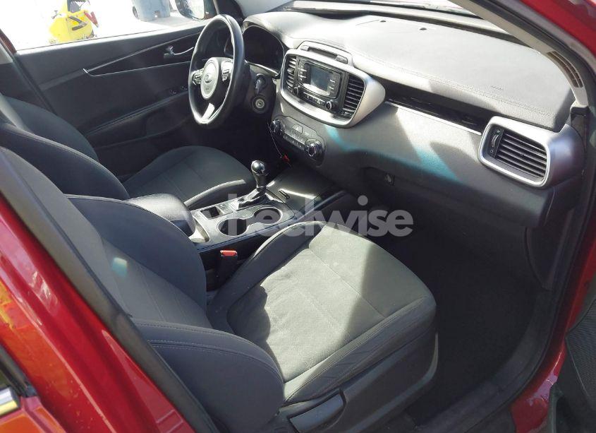 Photo 5 of 2017 Kia Sorento 3.3L LX (VIN 5XYPG4A5XHG196501)