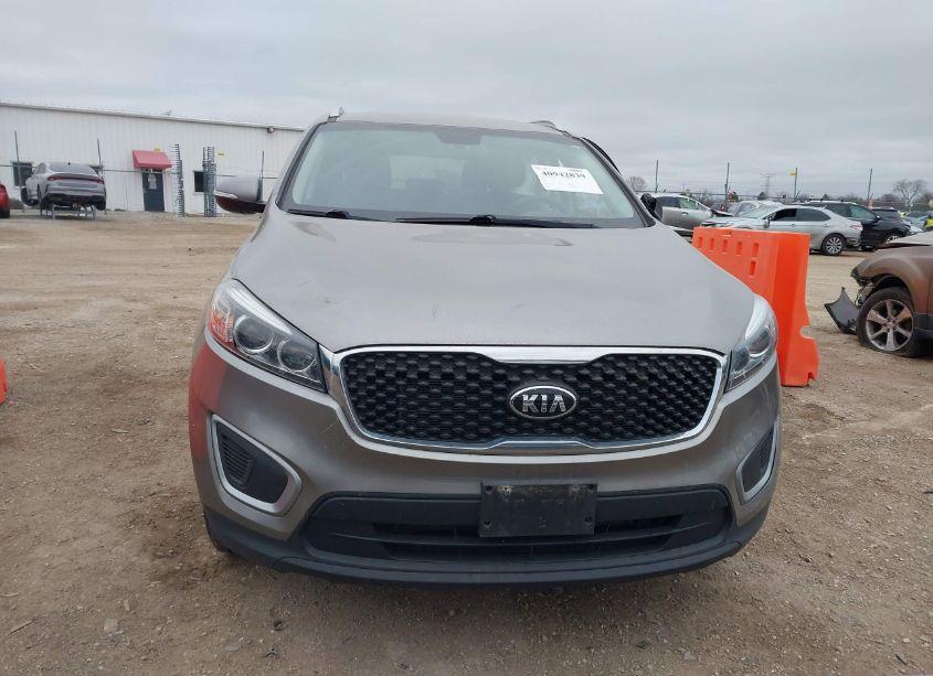 Photo 12 of 2017 Kia Sorento 3.3L LX (VIN 5XYPG4A5XHG217699)