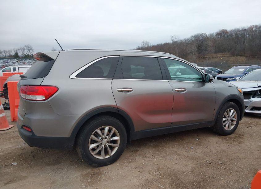 Photo 13 of 2017 Kia Sorento 3.3L LX (VIN 5XYPG4A5XHG217699)