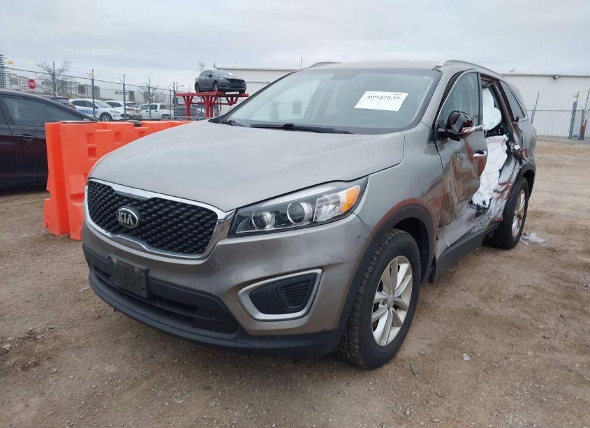Photo 2 of 2017 Kia Sorento 3.3L LX (VIN 5XYPG4A5XHG217699)