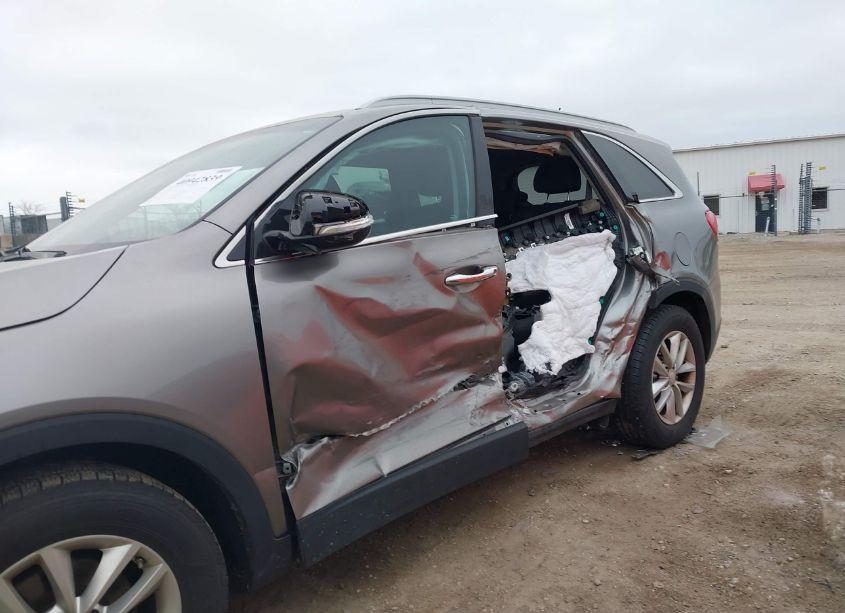 Photo 6 of 2017 Kia Sorento 3.3L LX (VIN 5XYPG4A5XHG217699)