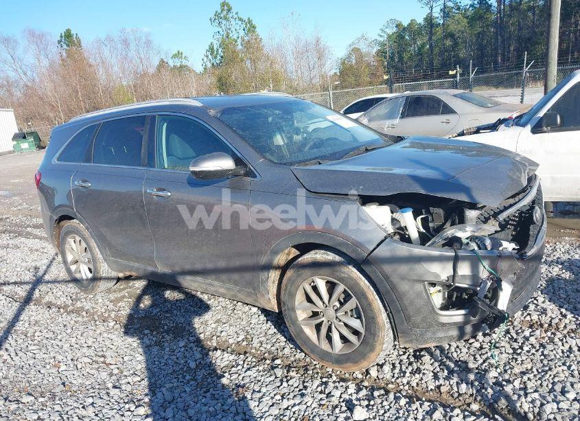 Photo 13 of 2017 Kia Sorento 3.3L LX (VIN 5XYPG4A5XHG228153)