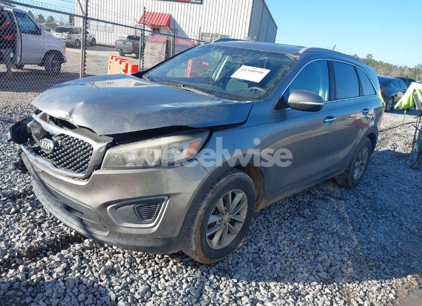 Photo 2 of 2017 Kia Sorento 3.3L LX (VIN 5XYPG4A5XHG228153)