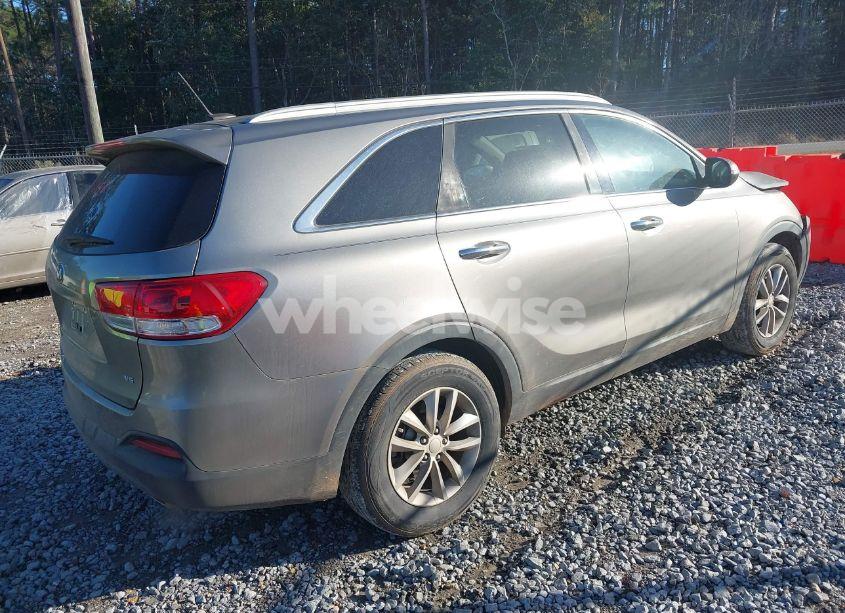 Photo 4 of 2017 Kia Sorento 3.3L LX (VIN 5XYPG4A5XHG228153)