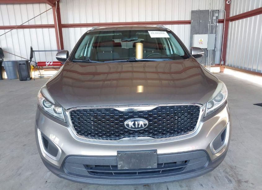 Photo 12 of 2017 Kia Sorento 3.3L LX (VIN 5XYPG4A5XHG229433)