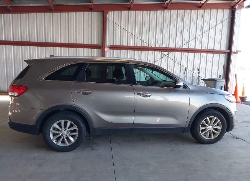 Photo 13 of 2017 Kia Sorento 3.3L LX (VIN 5XYPG4A5XHG229433)