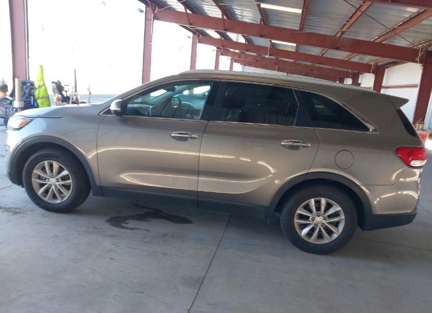 Photo 14 of 2017 Kia Sorento 3.3L LX (VIN 5XYPG4A5XHG229433)