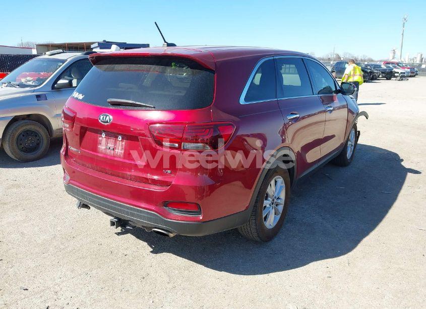 Photo 4 of 2019 Kia Sorento 3.3L LX (VIN 5XYPG4A5XKG456080)