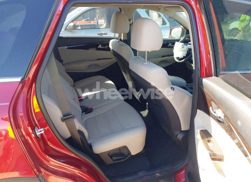 Photo 8 of 2019 Kia Sorento 3.3L LX (VIN 5XYPG4A5XKG456080)