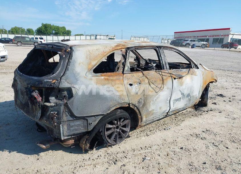 Photo 4 of 2019 Kia Sorento 3.3L LX (VIN 5XYPG4A5XKG519291)