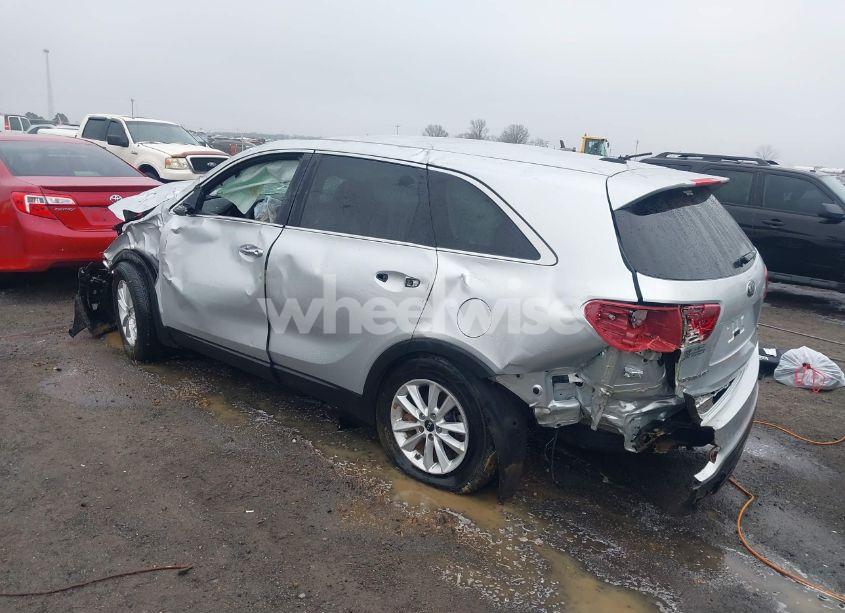 Photo 3 of 2020 Kia Sorento 3.3L LX (VIN 5XYPG4A5XLG628545)