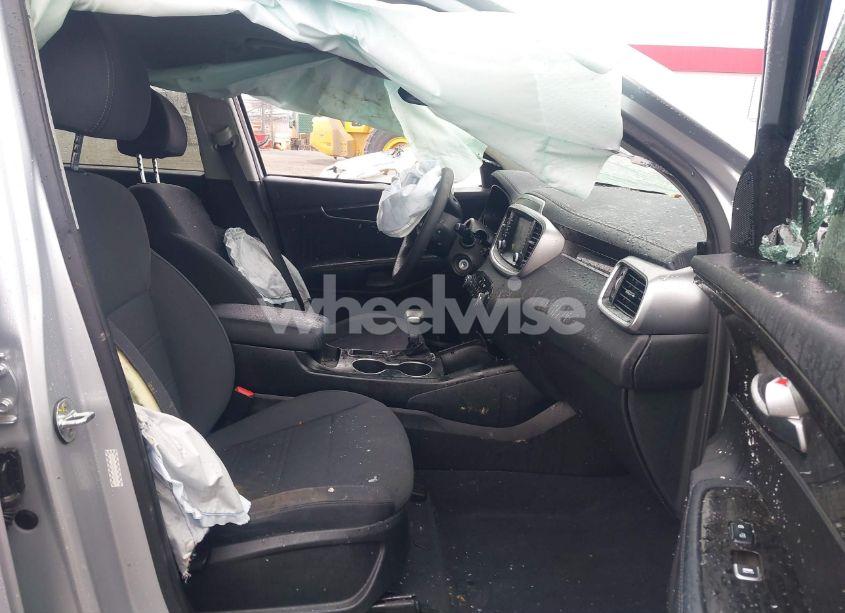 Photo 5 of 2020 Kia Sorento 3.3L LX (VIN 5XYPG4A5XLG628545)