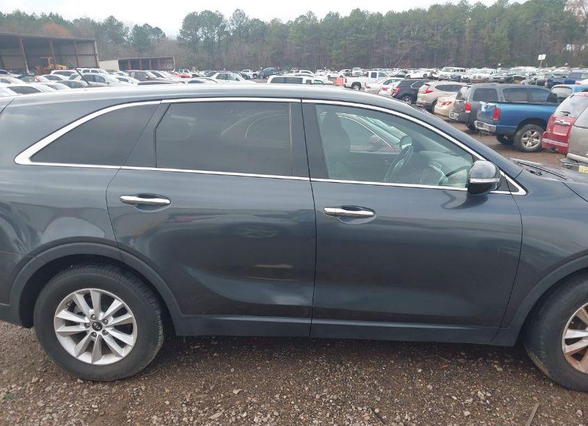 Photo 13 of 2020 Kia Sorento 3.3L LX (VIN 5XYPG4A5XLG671041)