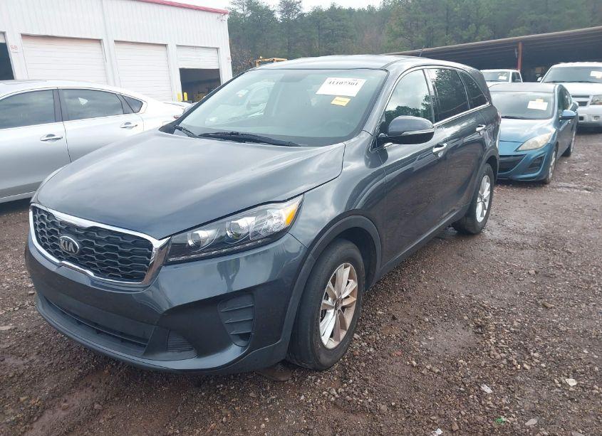 Photo 2 of 2020 Kia Sorento 3.3L LX (VIN 5XYPG4A5XLG671041)