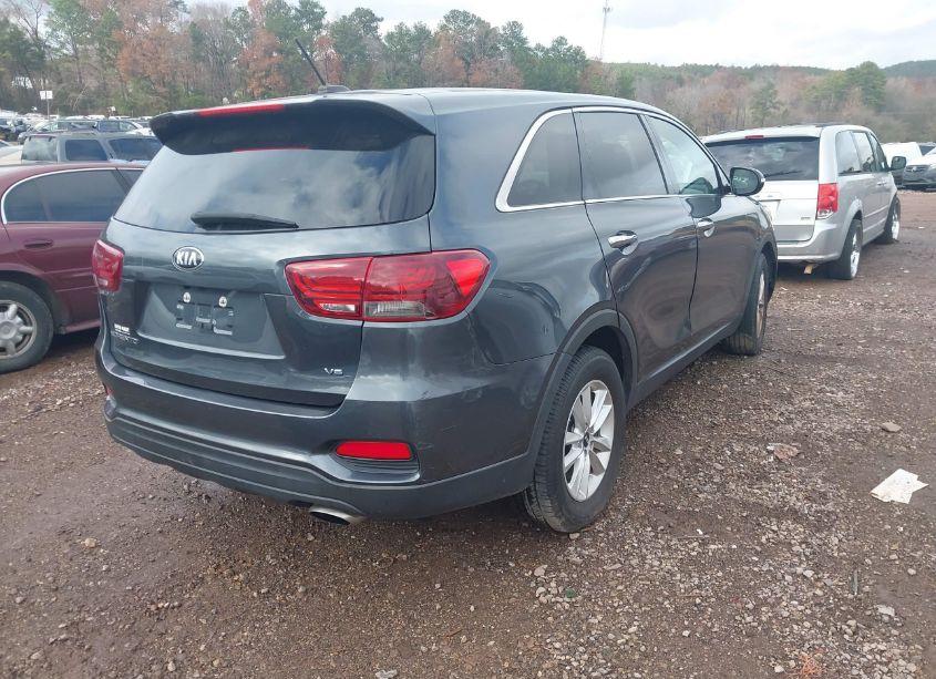 Photo 4 of 2020 Kia Sorento 3.3L LX (VIN 5XYPG4A5XLG671041)