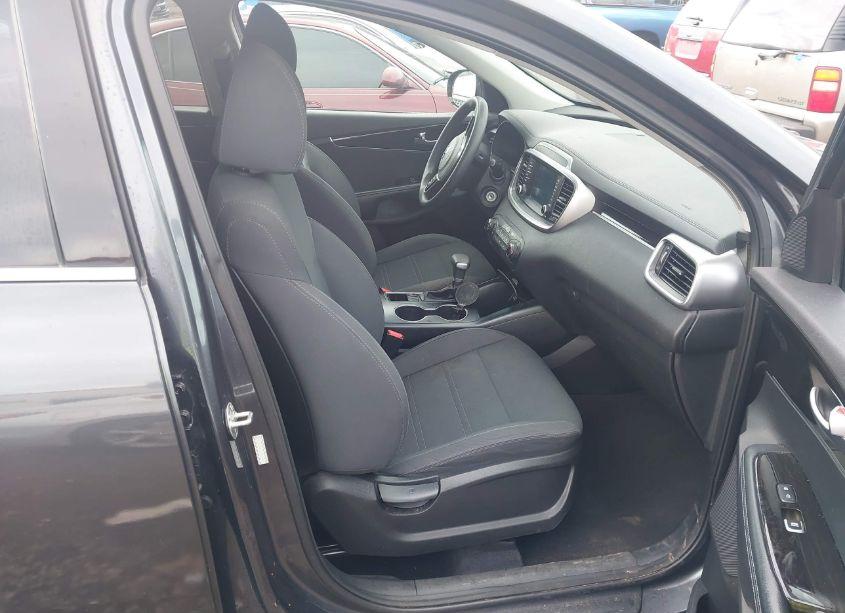 Photo 5 of 2020 Kia Sorento 3.3L LX (VIN 5XYPG4A5XLG671041)