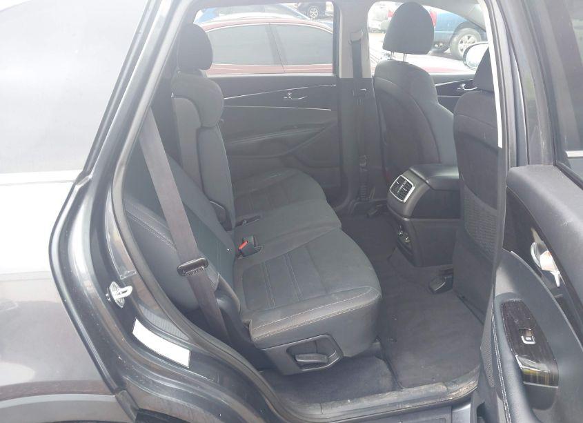 Photo 8 of 2020 Kia Sorento 3.3L LX (VIN 5XYPG4A5XLG671041)