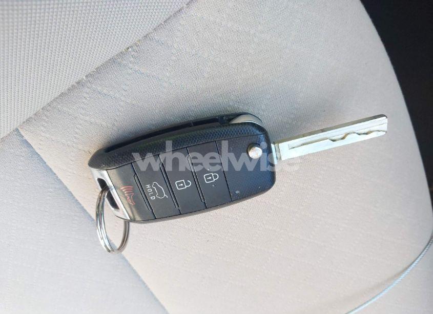 Photo 11 of 2016 Kia Sorento 2.4L LX (VIN 5XYPGDA30GG039895)