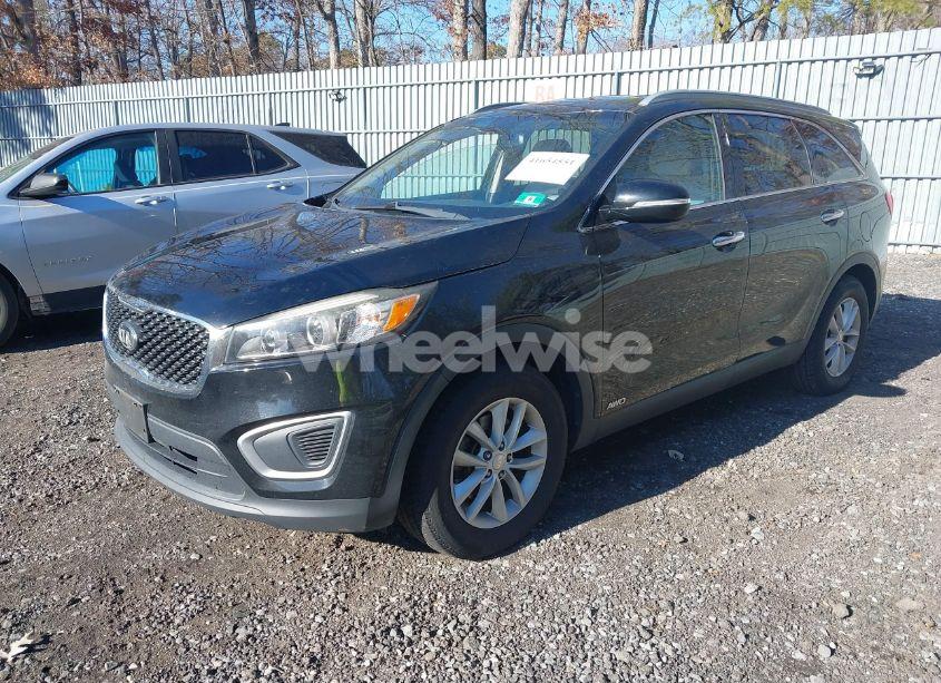 Photo 2 of 2016 Kia Sorento 2.4L LX (VIN 5XYPGDA30GG039895)