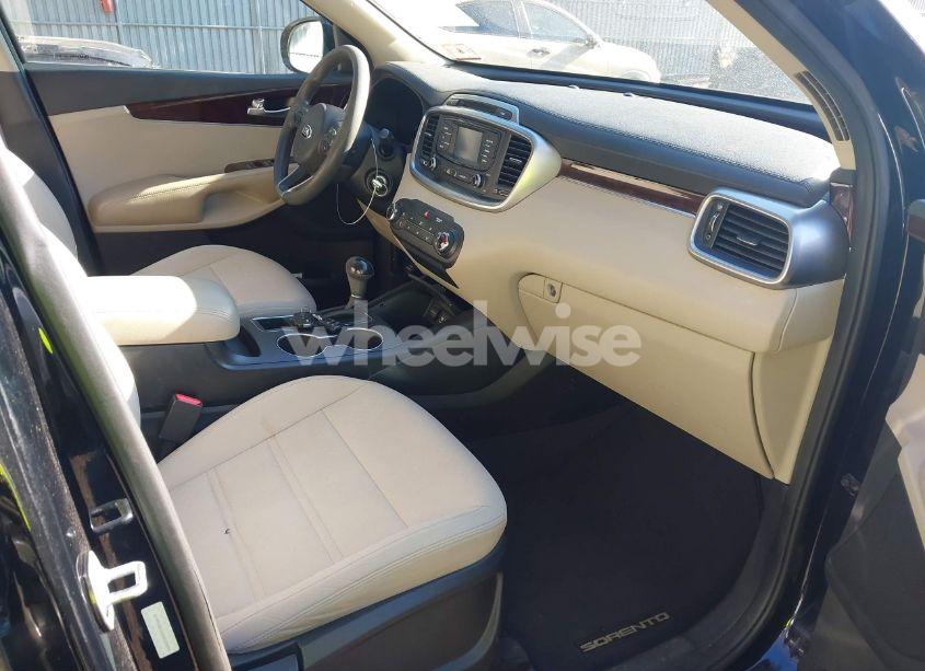 Photo 5 of 2016 Kia Sorento 2.4L LX (VIN 5XYPGDA30GG039895)