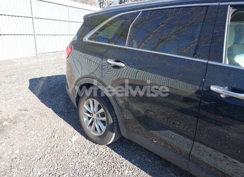Photo 6 of 2016 Kia Sorento 2.4L LX (VIN 5XYPGDA30GG039895)