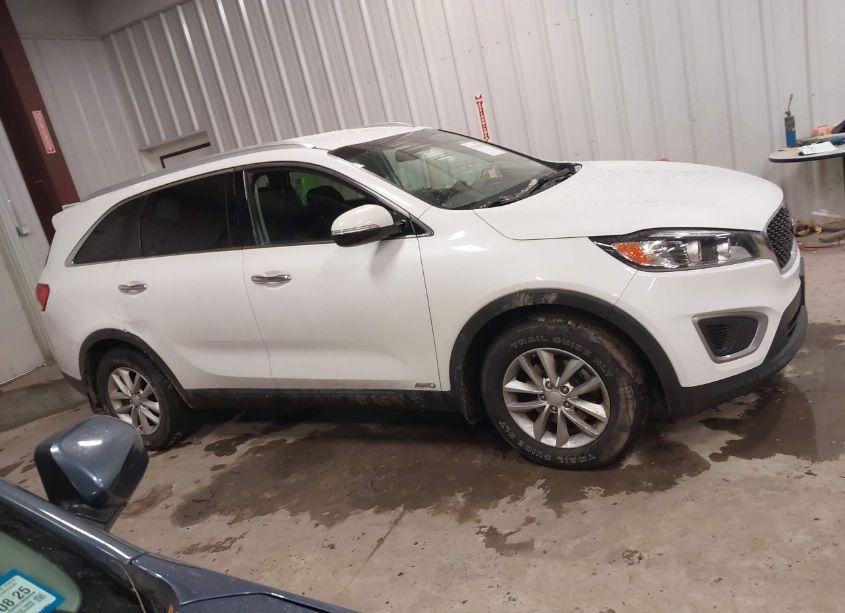 Photo 13 of 2016 Kia Sorento 2.4L LX (VIN 5XYPGDA30GG055109)