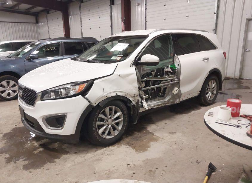 Photo 2 of 2016 Kia Sorento 2.4L LX (VIN 5XYPGDA30GG055109)