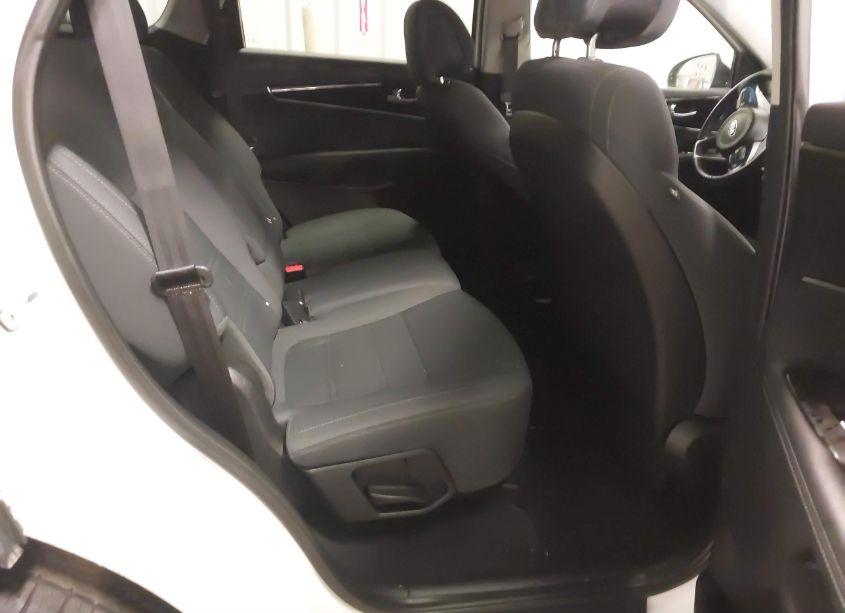 Photo 8 of 2016 Kia Sorento 2.4L LX (VIN 5XYPGDA30GG055109)