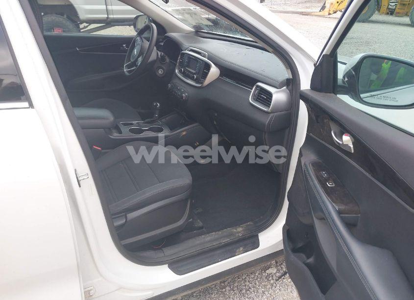 Photo 5 of 2017 Kia Sorento 2.4L LX (VIN 5XYPGDA30HG244635)