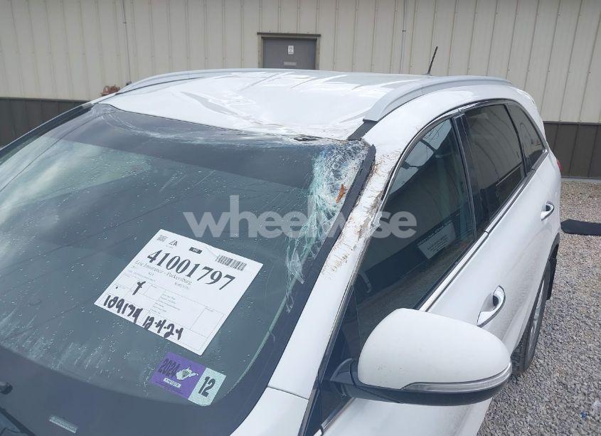 Photo 6 of 2017 Kia Sorento 2.4L LX (VIN 5XYPGDA30HG244635)