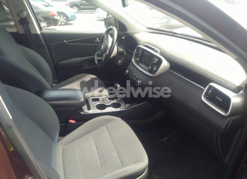 Photo 5 of 2017 Kia Sorento 2.4L LX (VIN 5XYPGDA30HG252783)