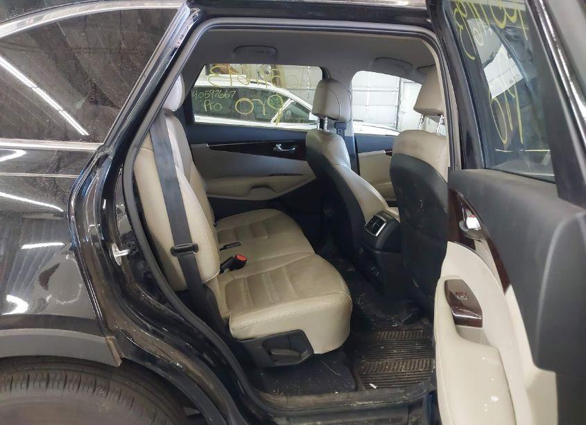 Photo 8 of 2017 Kia Sorento 2.4L LX (VIN 5XYPGDA30HG268837)