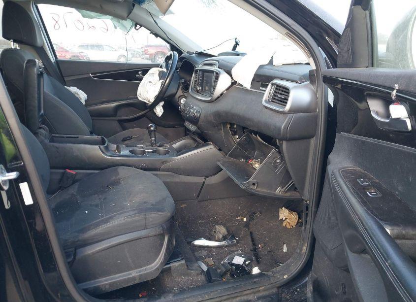 Photo 5 of 2017 Kia Sorento 2.4L LX (VIN 5XYPGDA30HG318281)