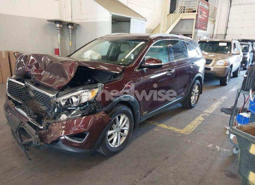 Photo 2 of 2018 Kia Sorento 2.4L LX (VIN 5XYPGDA30JG380253)