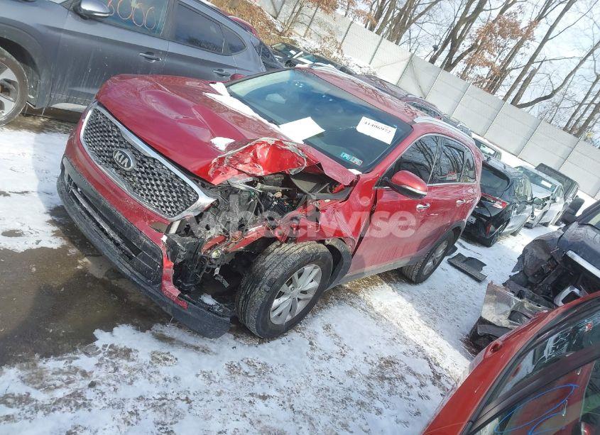 Photo 2 of 2018 Kia Sorento 2.4L LX (VIN 5XYPGDA30JG388224)