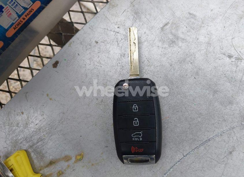 Photo 11 of 2018 Kia Sorento 2.4L LX (VIN 5XYPGDA30JG406401)