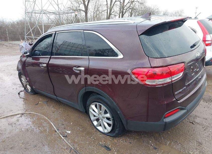 Photo 3 of 2018 Kia Sorento 2.4L LX (VIN 5XYPGDA30JG406401)