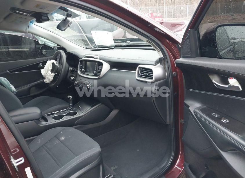 Photo 5 of 2018 Kia Sorento 2.4L LX (VIN 5XYPGDA30JG406401)