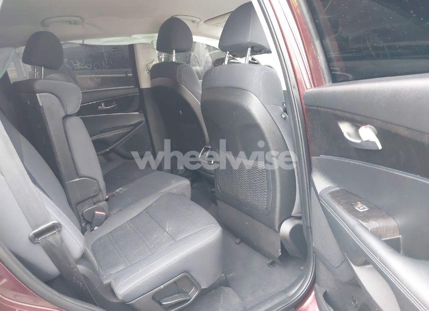 Photo 8 of 2018 Kia Sorento 2.4L LX (VIN 5XYPGDA30JG406401)