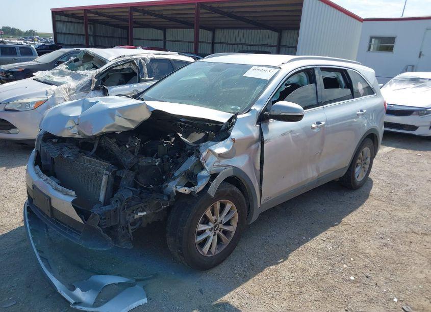 Photo 2 of 2019 Kia Sorento 2.4L LX (VIN 5XYPGDA30KG436970)