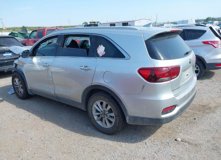 Photo 3 of 2019 Kia Sorento 2.4L LX (VIN 5XYPGDA30KG436970)