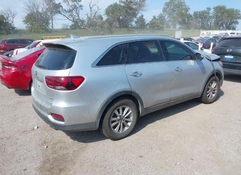 Photo 4 of 2019 Kia Sorento 2.4L LX (VIN 5XYPGDA30KG436970)