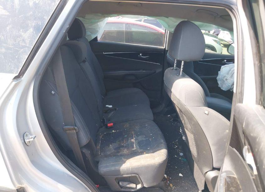 Photo 8 of 2019 Kia Sorento 2.4L LX (VIN 5XYPGDA30KG436970)